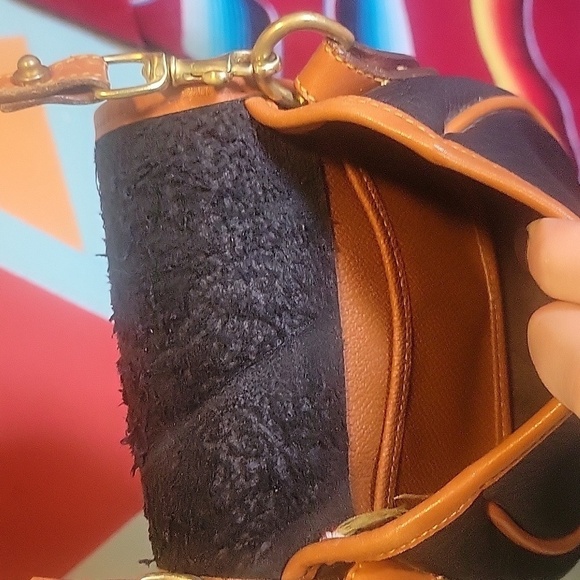 Vintage Dooney & Bourke Big Duck Crossbody Bag Tan & Black All Weather Leather - Picture 10 of 16